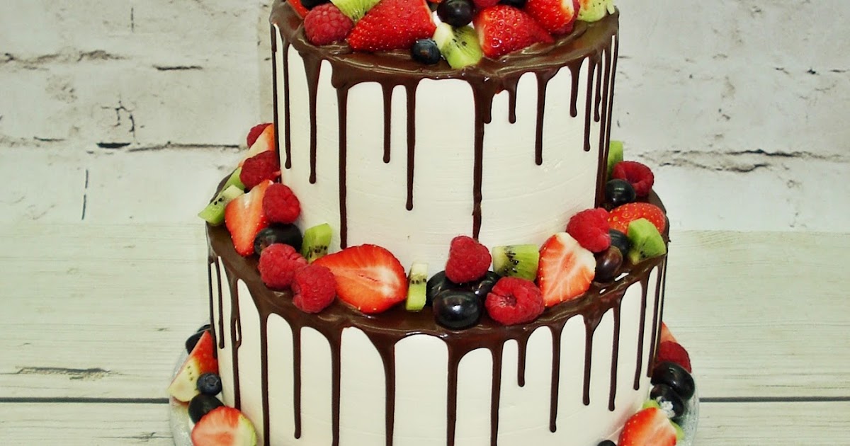 Grejt Kejk Studio Tortów Niezwykłych Żyrardów Drip cake z owocami.