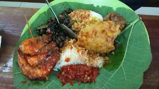 Kuliner Khas Cirebon Nasi Jamblang