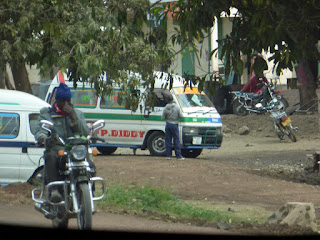 Dala-dalas y moto-taxis Dala-dalas y moto-taxis