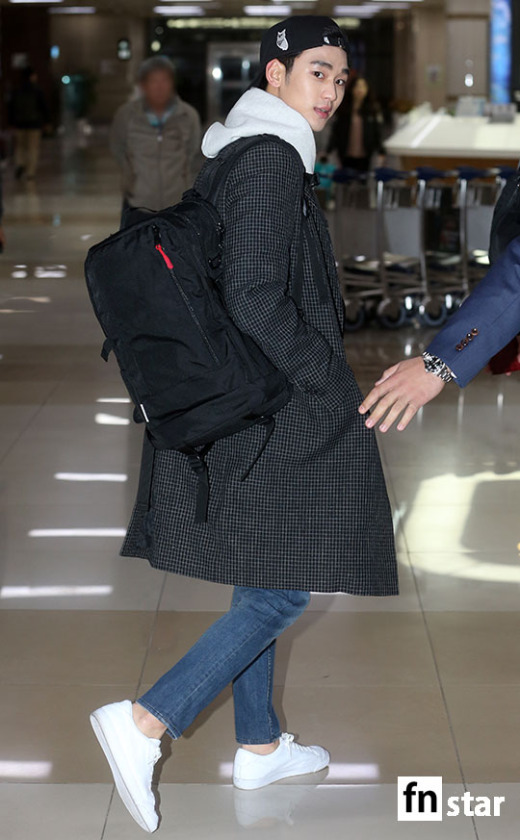 어제자 공항 김수현 기사짤 | 인스티즈