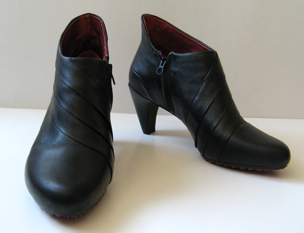 TSUBO BLACK LEATHER ANKLE BOOTS WOMENS SIZE 8.5