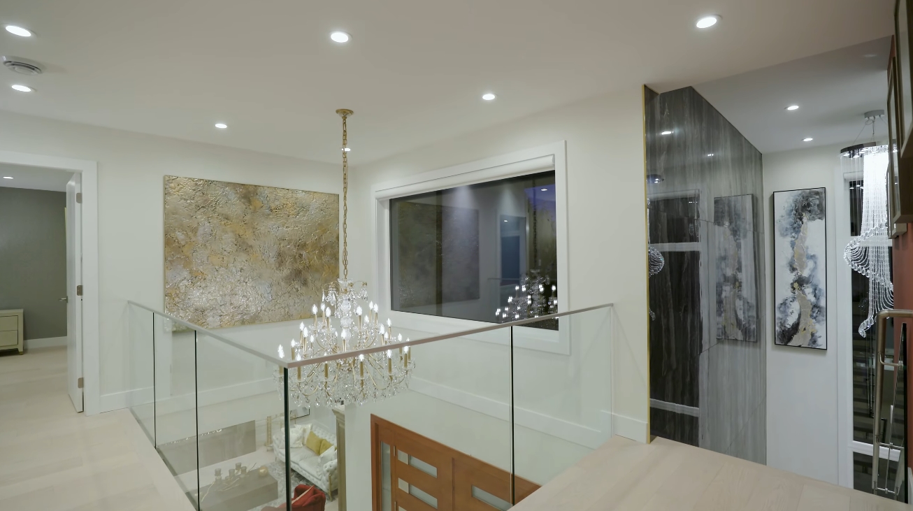 39 Photos vs. Edgemont Blvd, North Vancouver Luxury Home Interior Design Tour