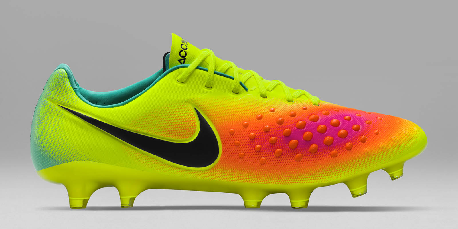 who wears nike magista opus