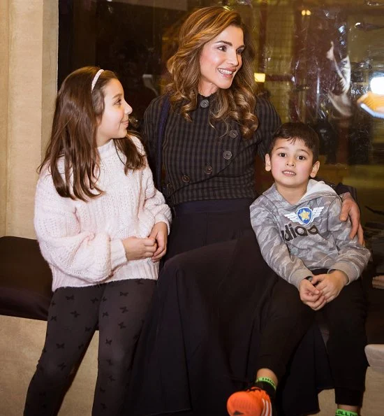 Queen Rania wore A.W.A.K.E. Unbutton Me please top. Queen visited exhibits at the Children’s Museum before attending its board meeting