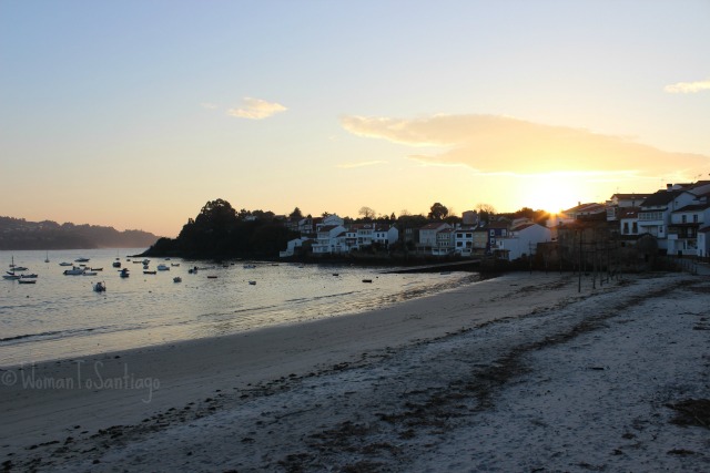 foto del pueblo al atardecer