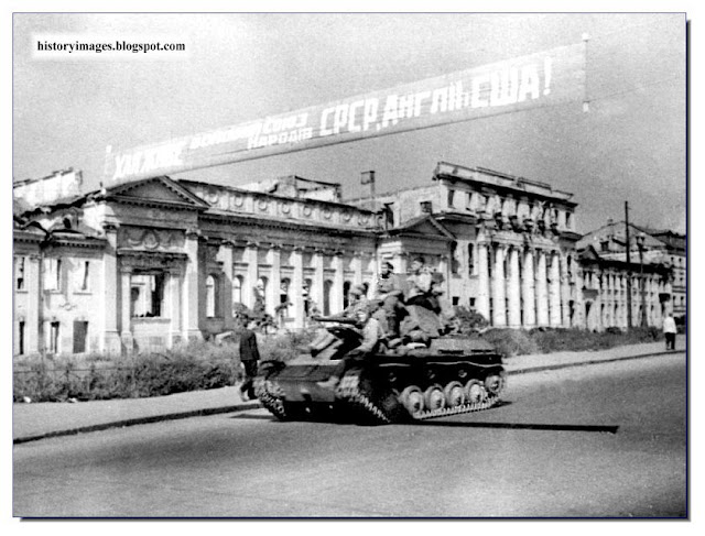 Russians re-take Kharkov. August 1943