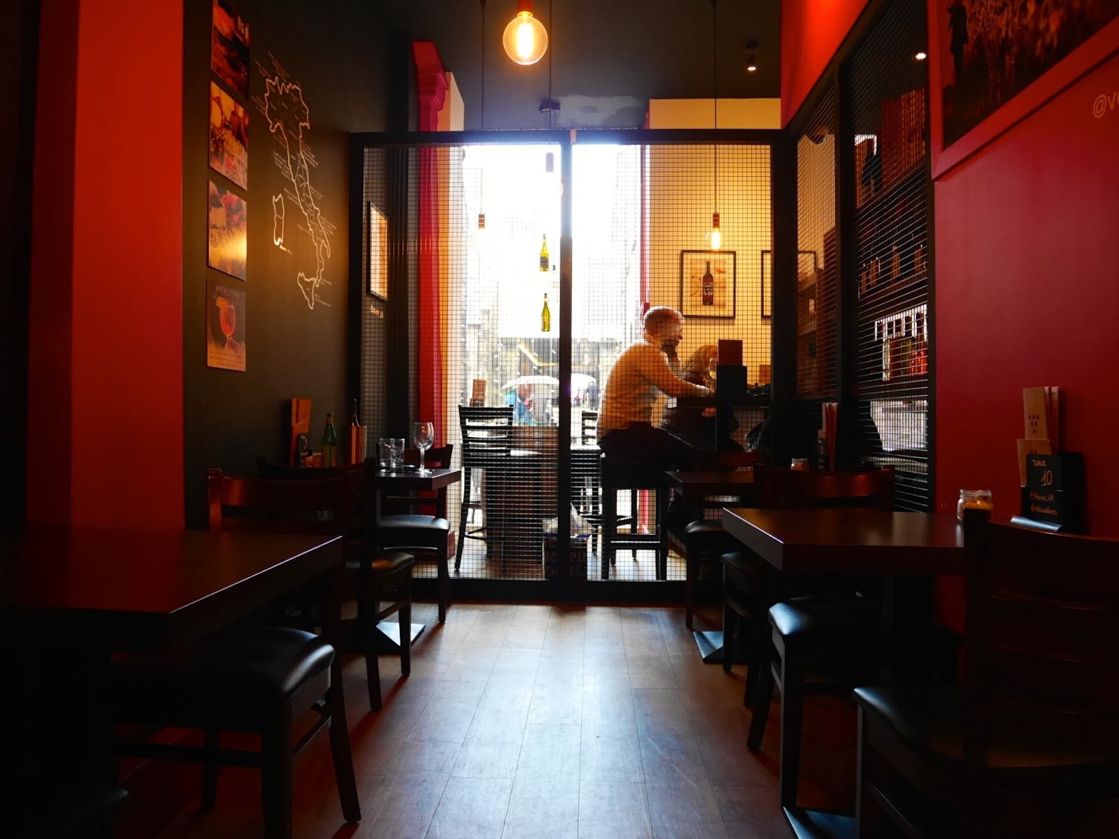 カジュアルワインバー！Veeno Edinburgh。 エディンバラ 〜ポテトこぼれ話〜