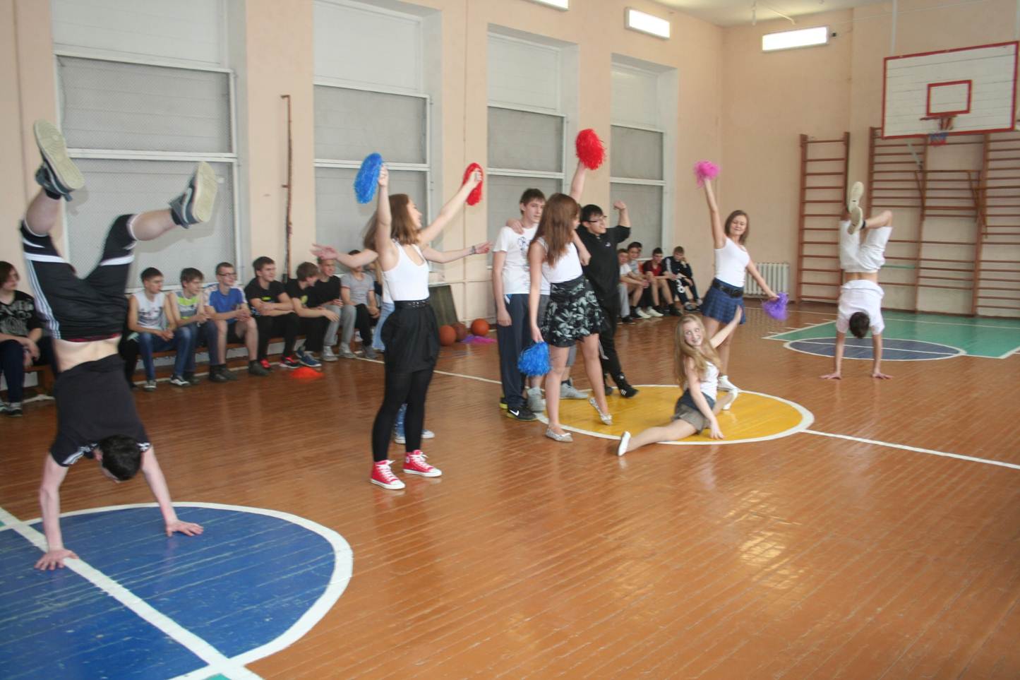 Конкурс физра. Спортивные праздники в доу. Конкурс спорт и физкультура. Физкультурные занятия в детском саду. Урок физической культуры.