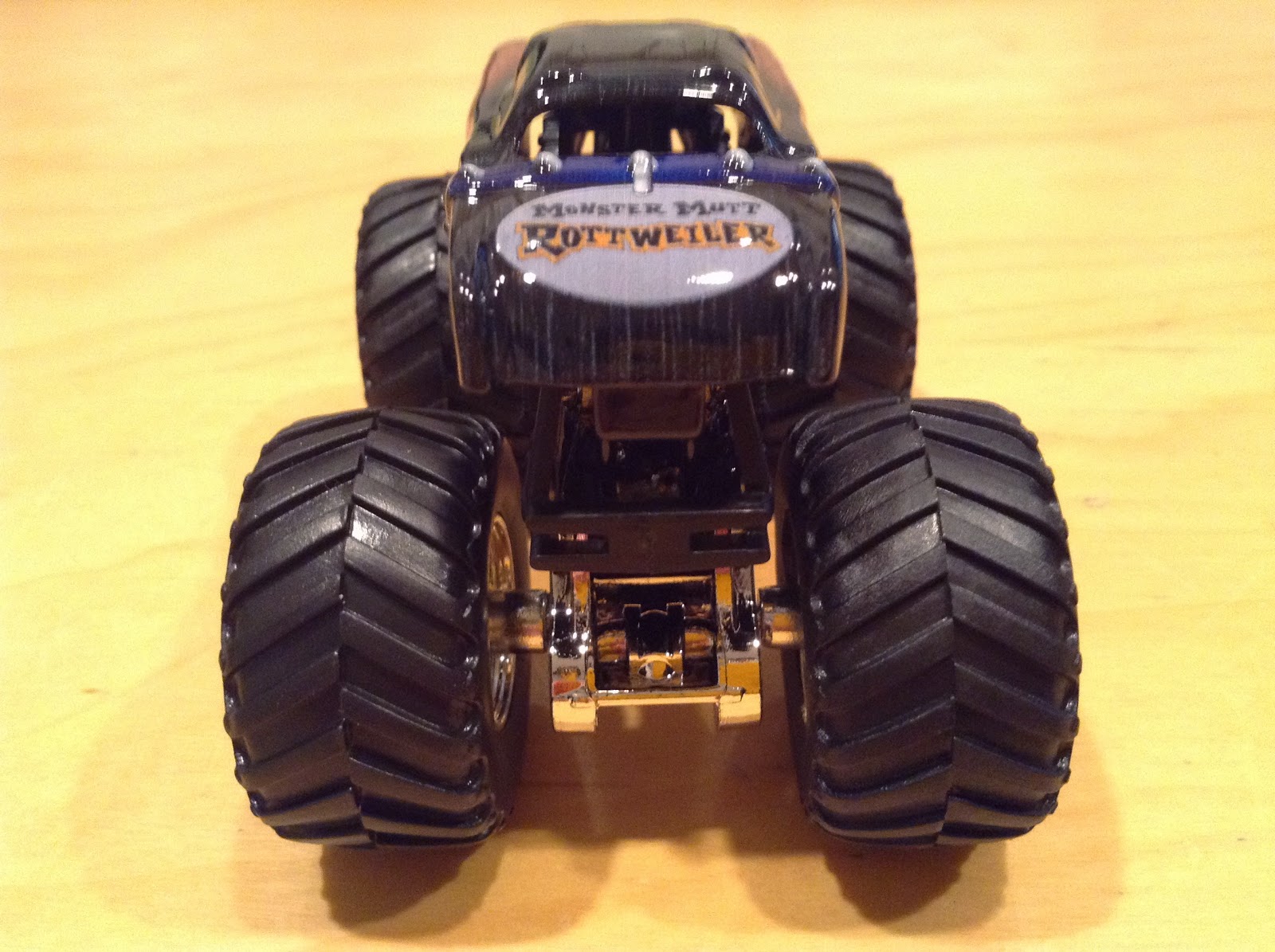 JULIAN'S HOT WHEELS BLOG: Monster Mutt Rottweiler Monster Jam Track ...
