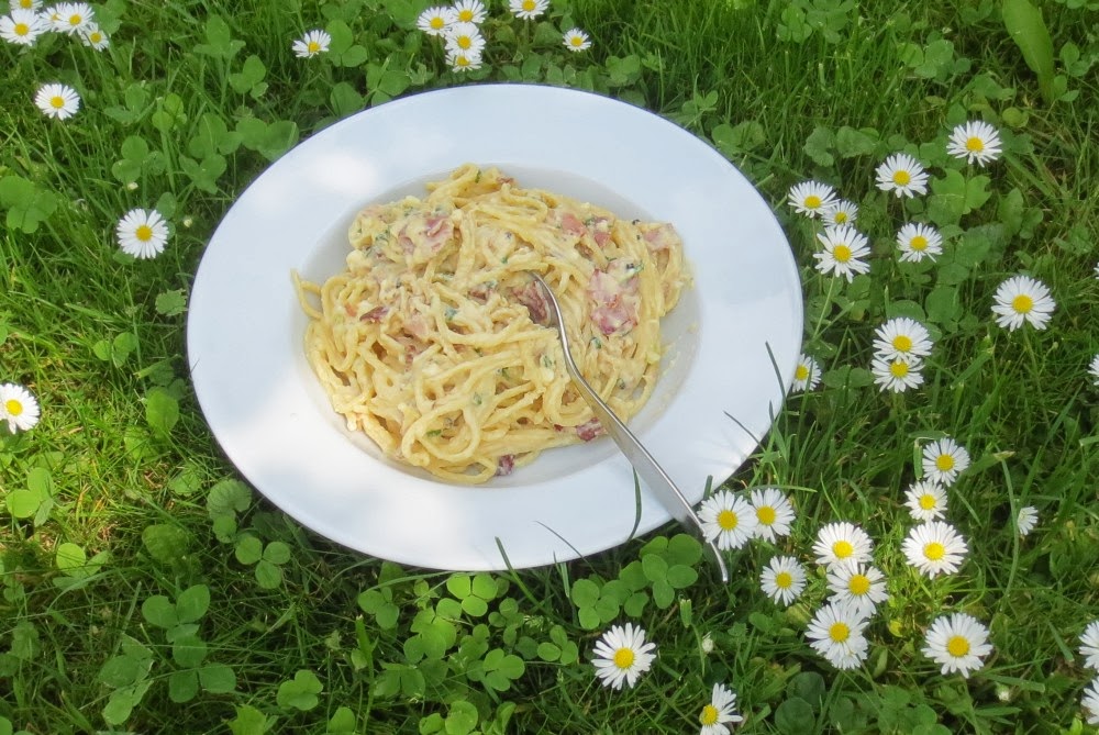 Barbaras Spielwiese: Pasta mit Feta-Schinken-Eier-Sahne-Sauce