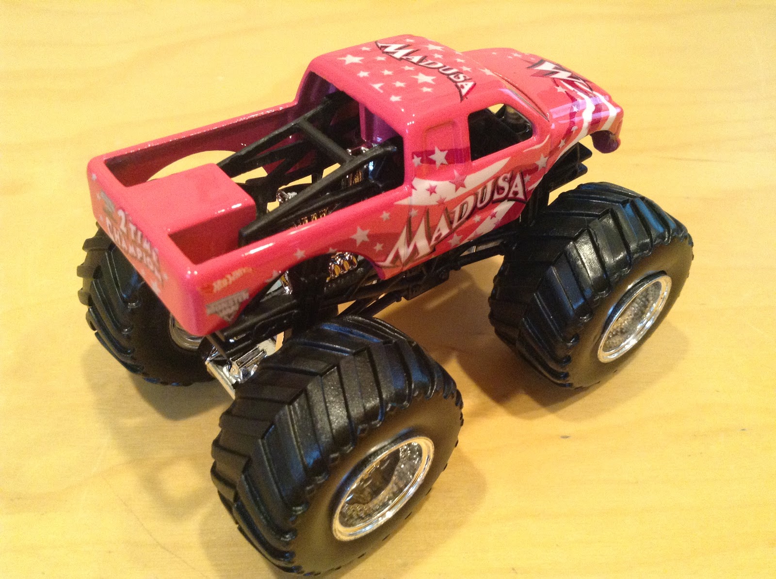 JULIAN'S HOT WHEELS BLOG Madusa Monster Jam Truck (2016 Special Edition!)