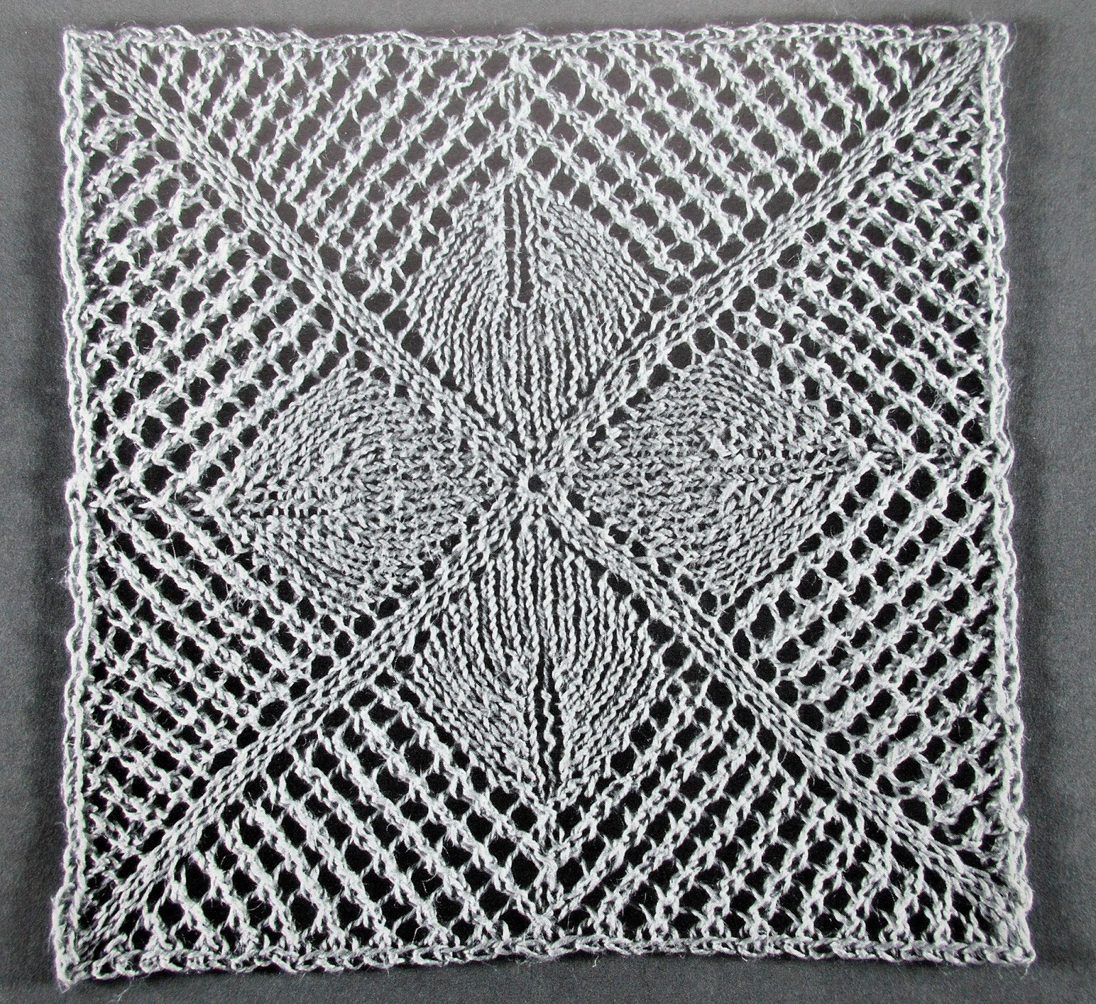 схема квадрата викторианская решетка. квадратные мотивы спицами. плед спицами из ажурных квадратов. ажурные квадраты спицами. квадрат крючком.