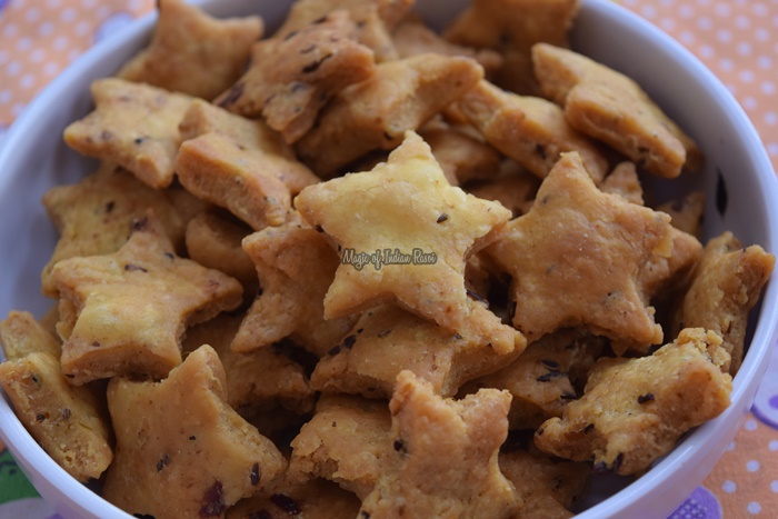 Achari-Mathri-Recipe-Khasta-Flavored-Mathi-Dry-Snacks-Magic-of-Indian-Rasoi-Priya R
