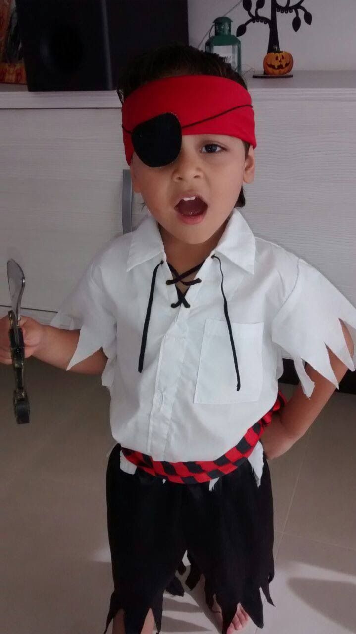 Sombrero de pirata de cartuliina, con moldes | Trato o truco