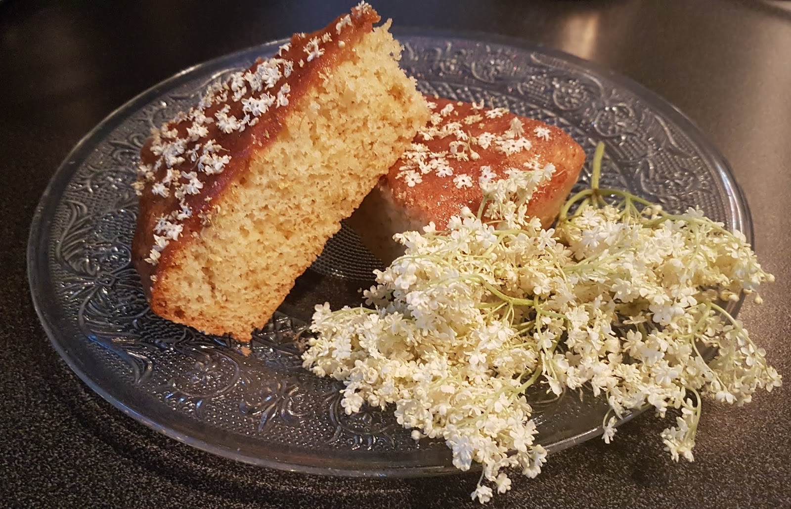 Gâteau moelleux au fleurs de sureau