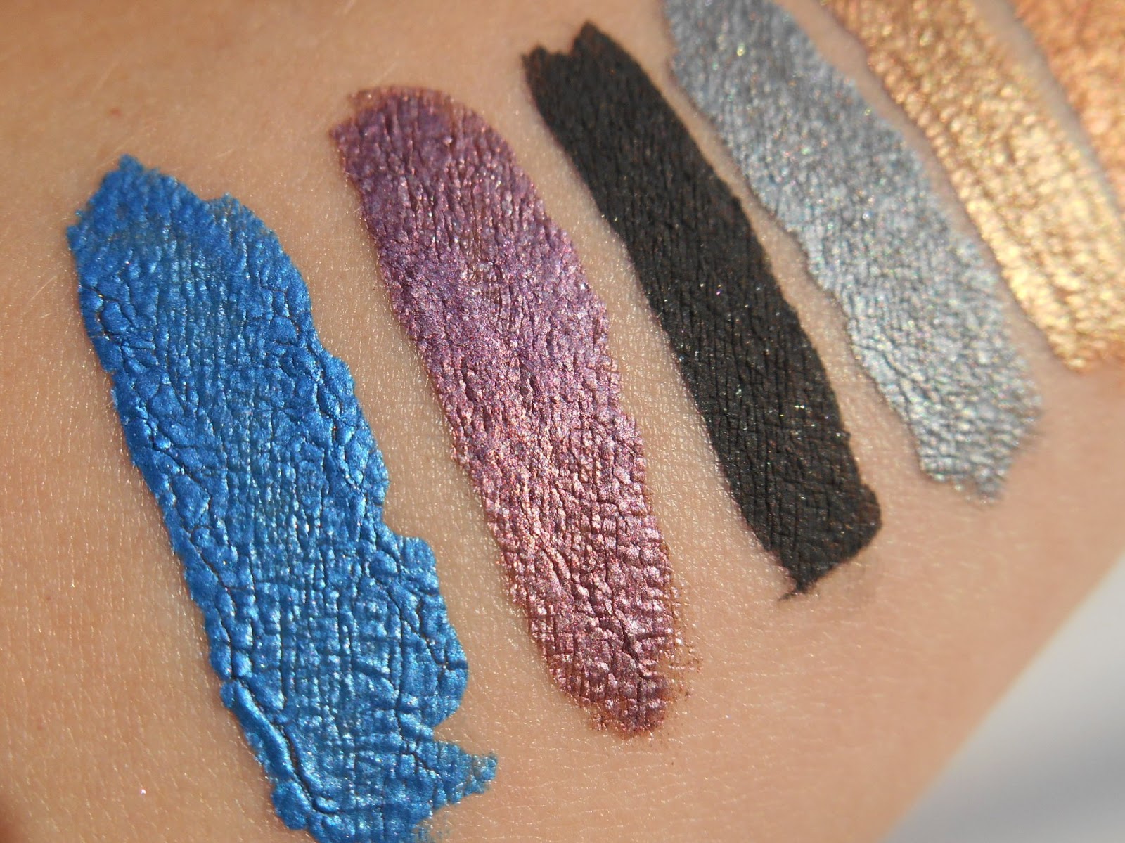 melaecannella Avon LIQUID CHROME Eyeliner Electric Blue, Plum