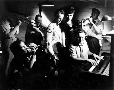 Phantom Lady - Ella Raines and the jazz band