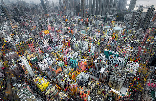 狂気と美しさ、香港の高層ビルが密集する風景。５枚
