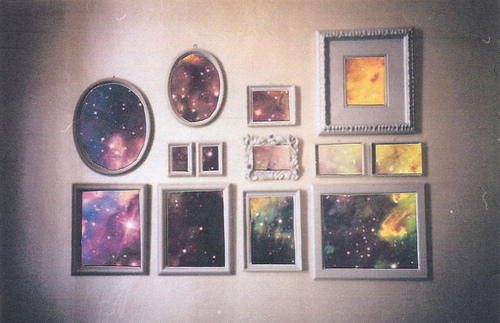 Resultado de imagem para decoração com quadros de galáxia