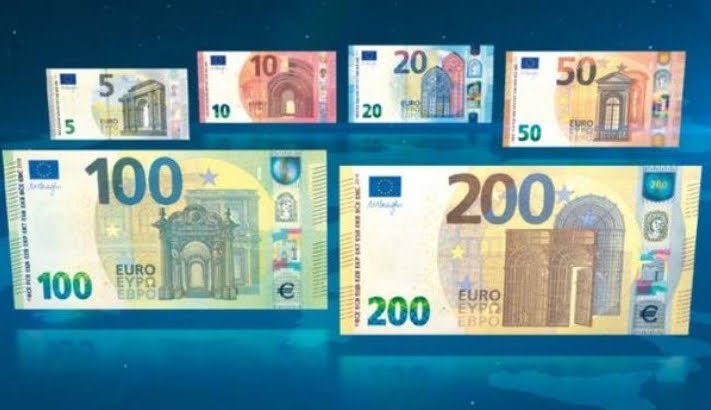 Le nuove banconote da 100 e 200 euro staranno nel portafoglio.