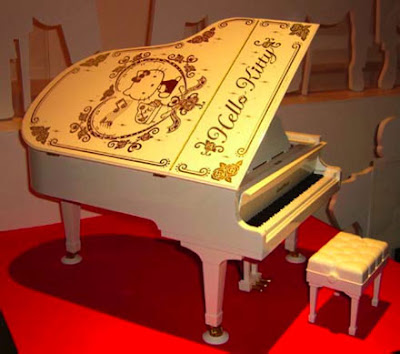Hello Kitty Grand Pianist piano