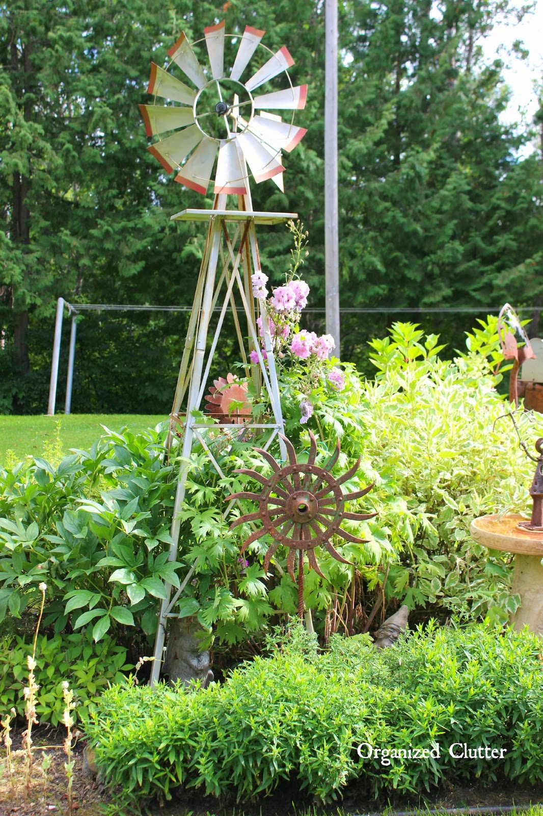 Dana's Fun Outdoor Junk Decor & Gardens - Organized Clutter