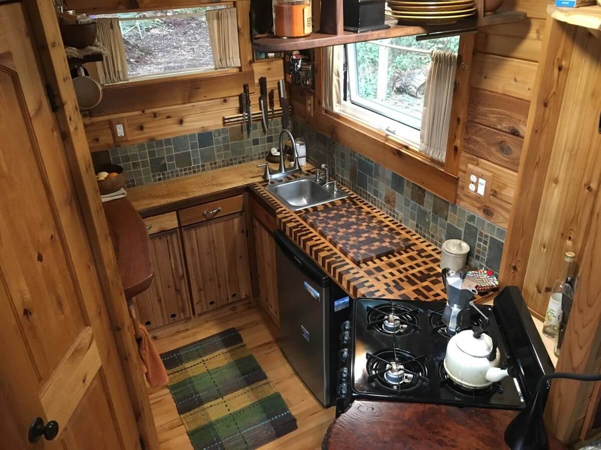 04-Kitchen-Andrew-Airbnb-Tiny-House-Architecture-in-Marrowstone-Washington-www-designstack-co