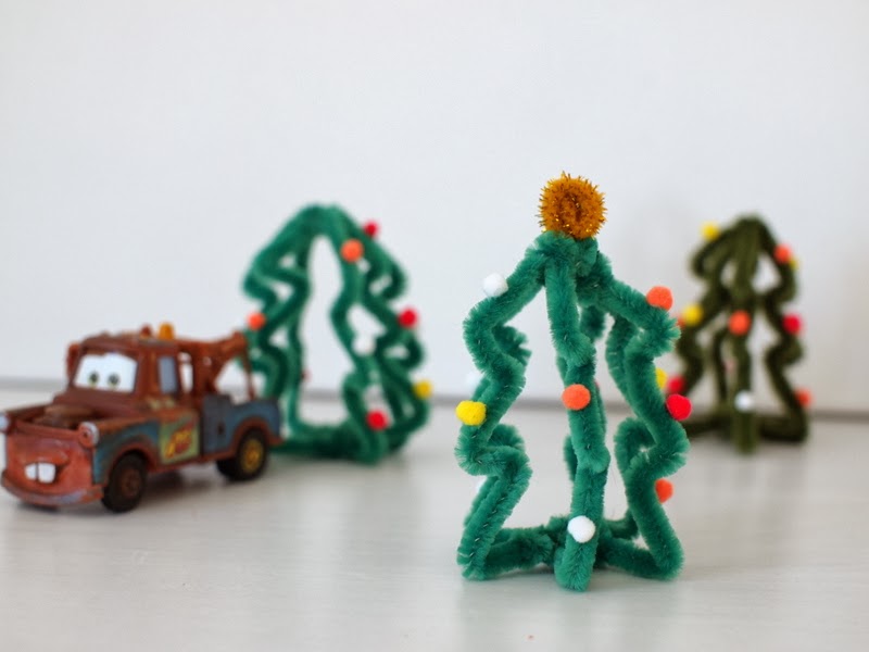 Make mini Christmas trees from Pipe Cleaners and Cardboard Pink