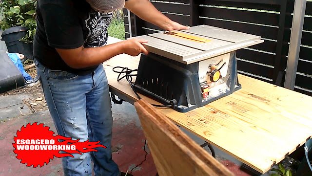 Small workshop and workbench in a tiny outdoor space Small workshop and workbench in a tiny outdoor space