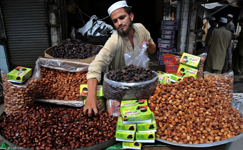 The World In Pictures Dates in the Arab markets