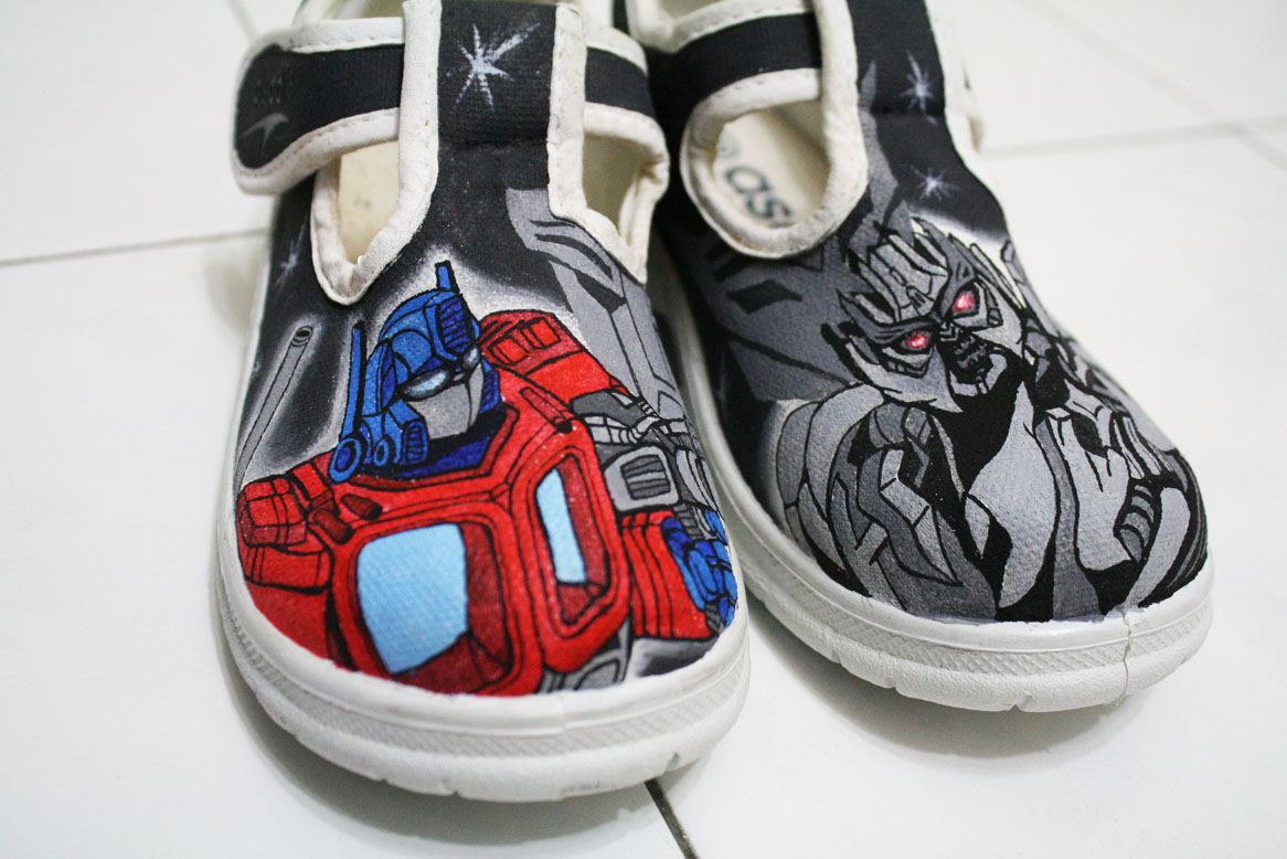 Darling's creation: Canvas shoes painting!