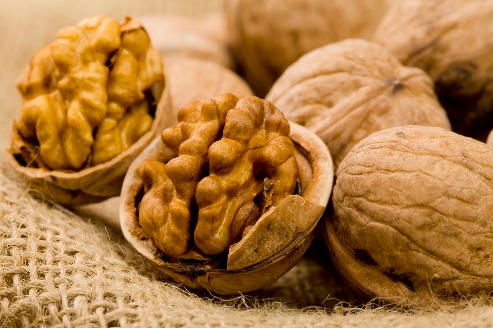 When You Eat Just 5 Walnuts, This Will Happen In 4 Hours