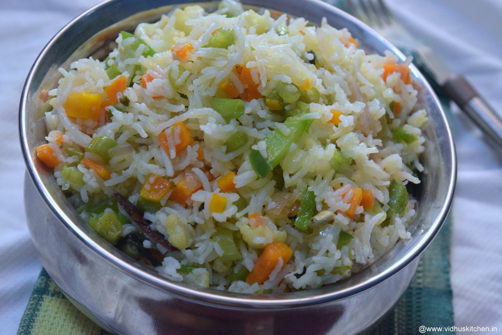 Vidhu's kitchen Easy & Quick Vegetable pulao