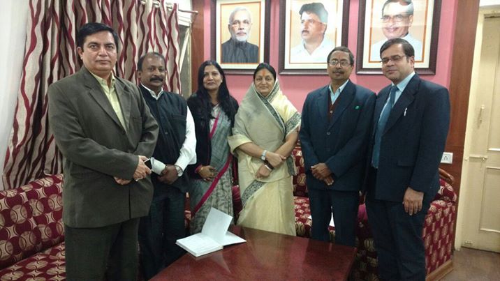 For Swachhta Abhiyan IPSA officials with Indore Mayor