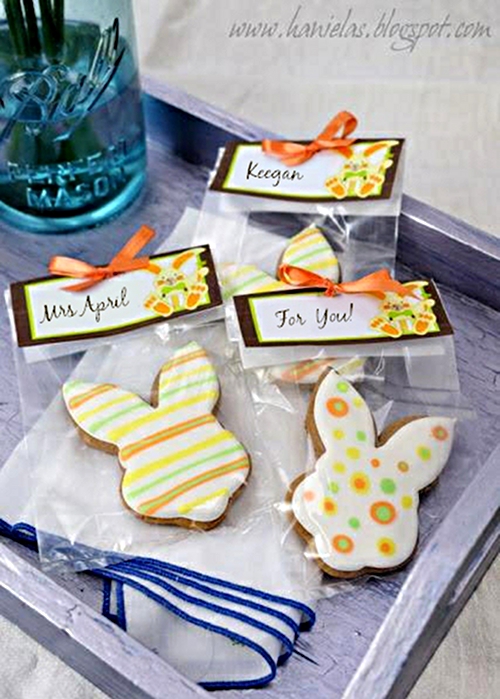 DIY Easter Bunny Decorated Cookies - via BirdsParty.com