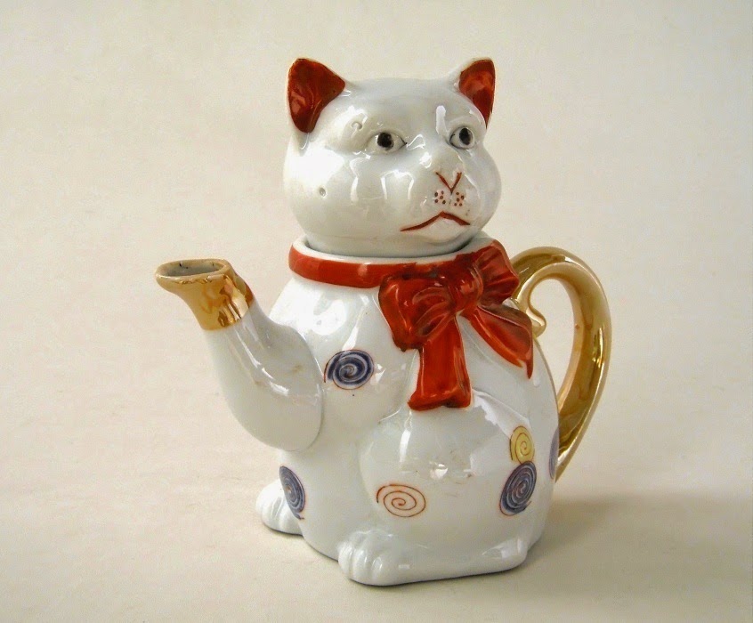 PATINA ANTIK JAPANESE CAT SHAPED TEAPOT