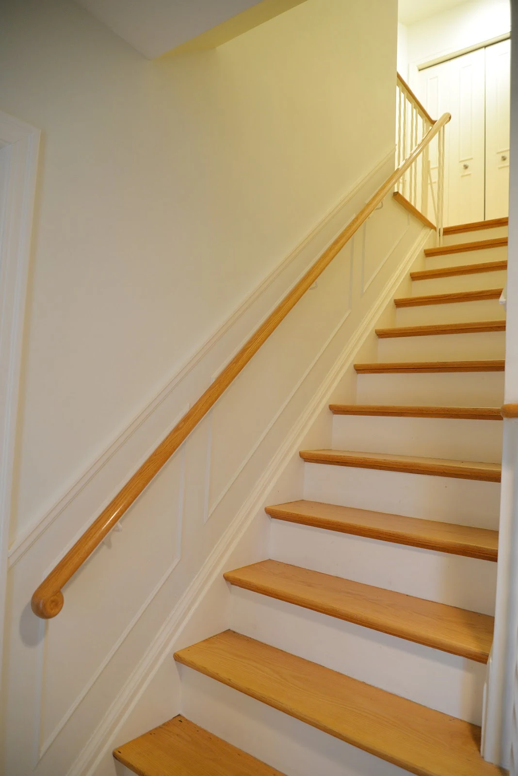 old 1970's stair iron railing, updated traditional wood railing, stair rail before and after