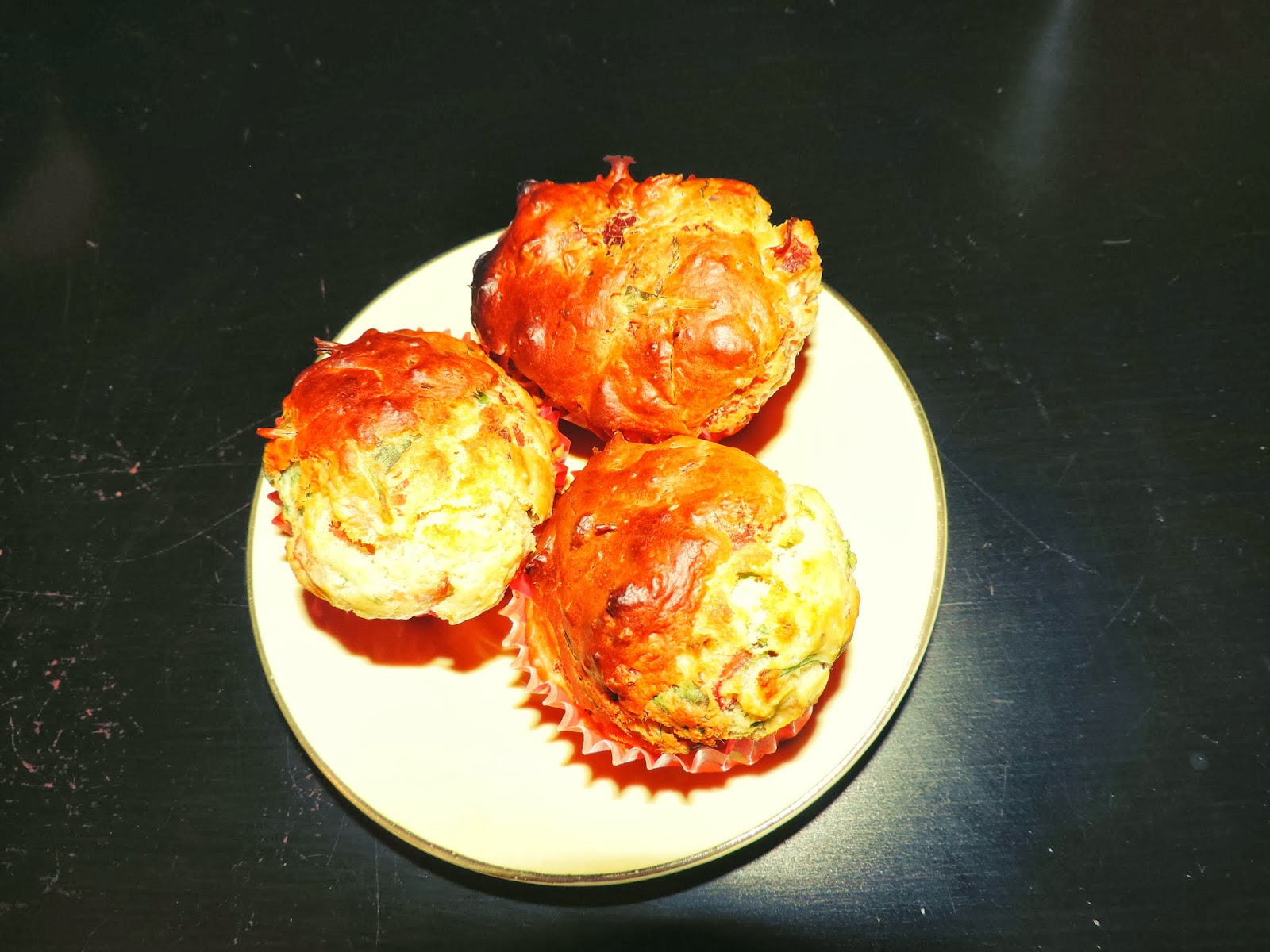 http://mynameisgeorges.blogspot.com/2014/02/gourmandise-5-muffins-parmesan-roquette.html
