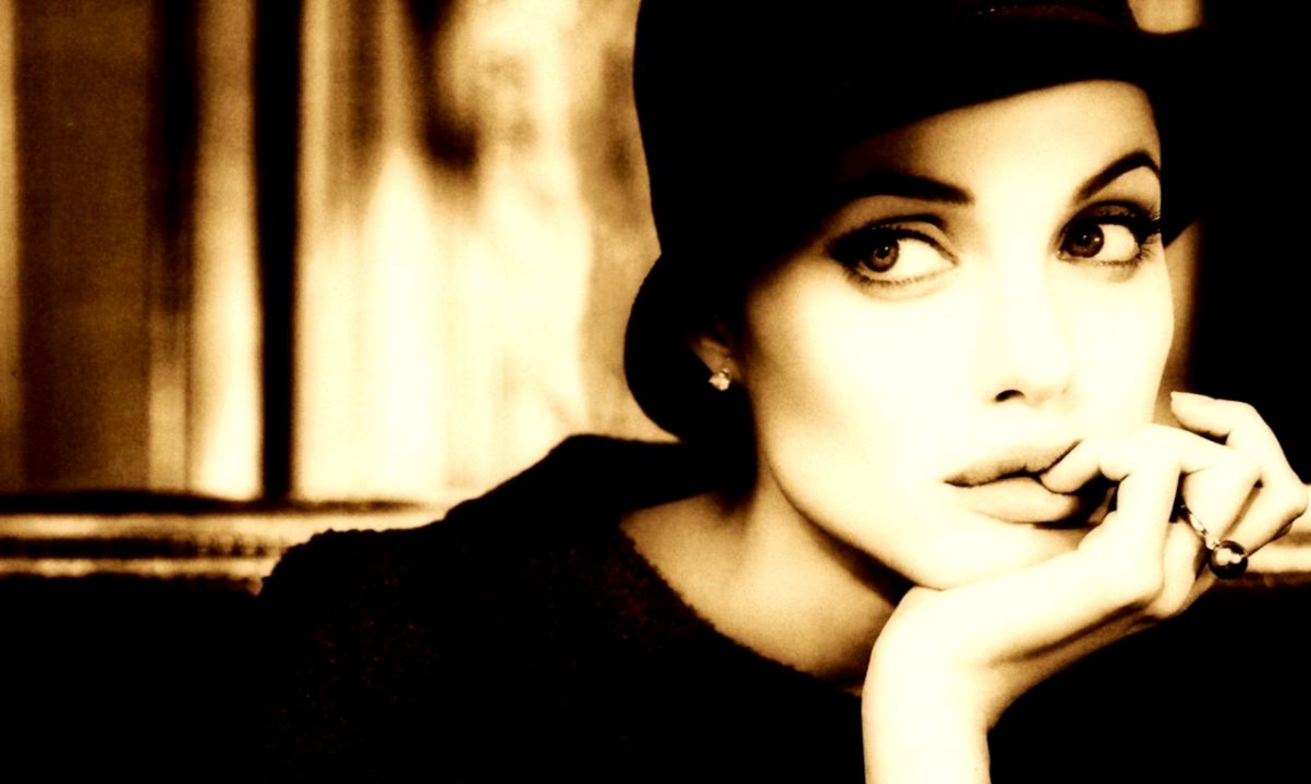 Angelina Jolie Wallpaper Collection 41