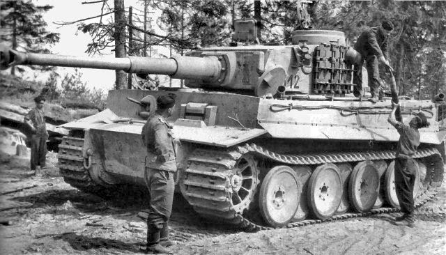 tiger 2 vs modern tank tiger 2 vs modern tank