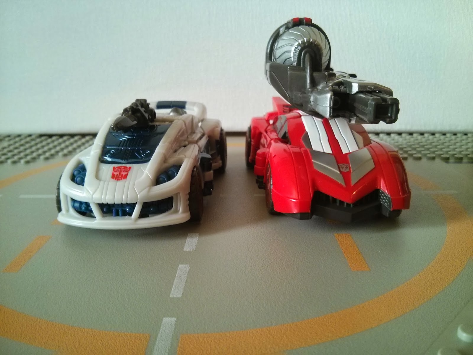 sideswipes enormouse cannon in alt mode