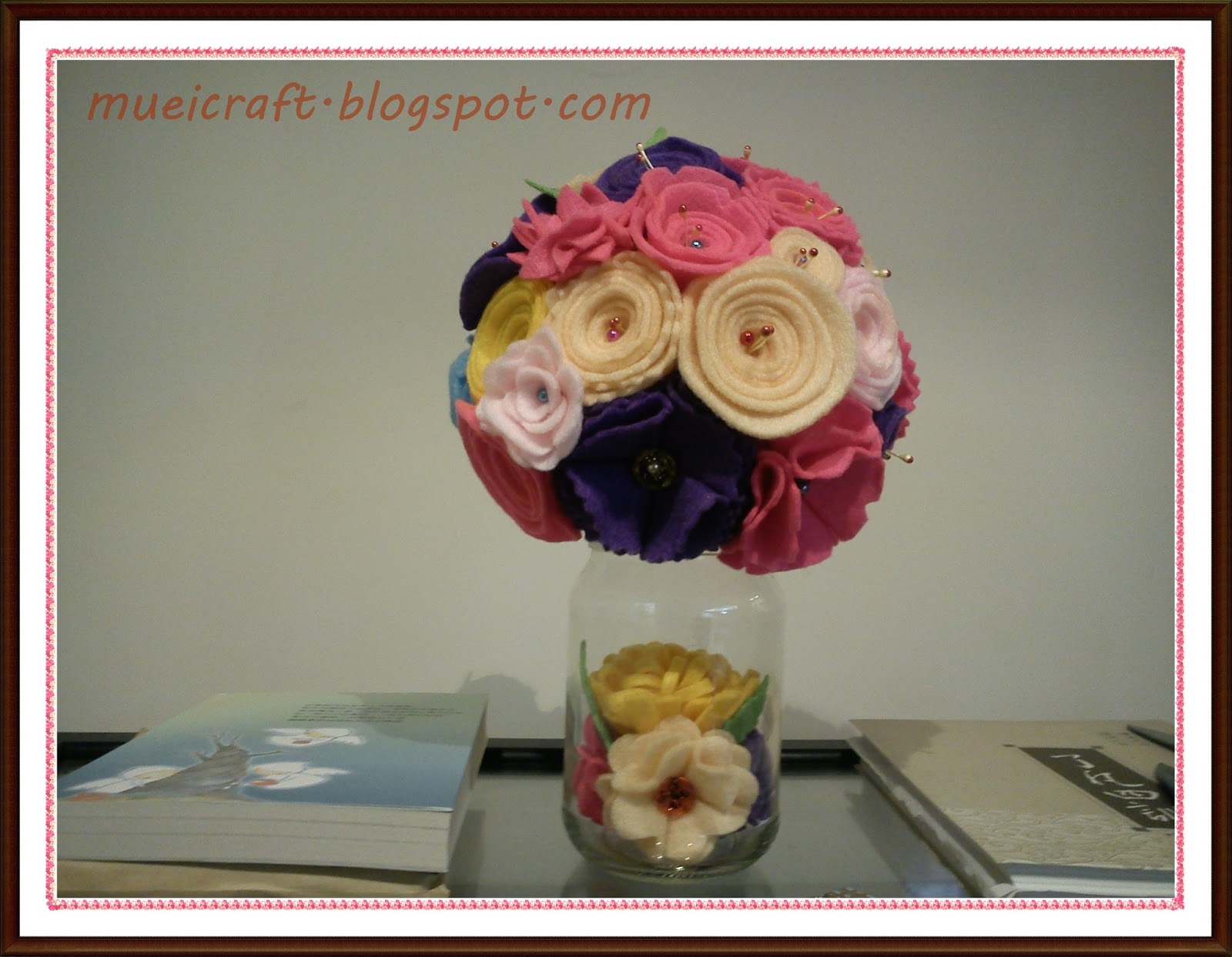 Untuk Sahabat Muei: Rangkaian bunga dari flanel /felt flowers
