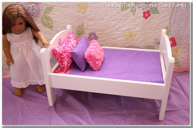 Free American Girl Doll bedding pattern. Sewing pattern very simple and will easily re-size for any doll bed. 