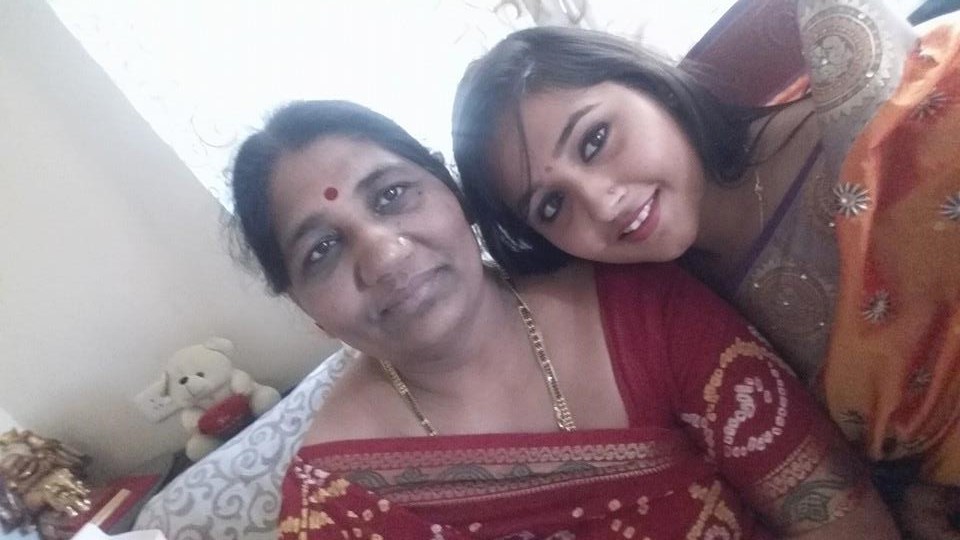 Kajal Raghwani Family Photo with Mother, Father, Brother, Sister and Other  Pictures - Bhojpuri Filmi Duniya