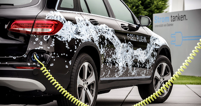 Mercedes GLC F-Cell plug-in charging