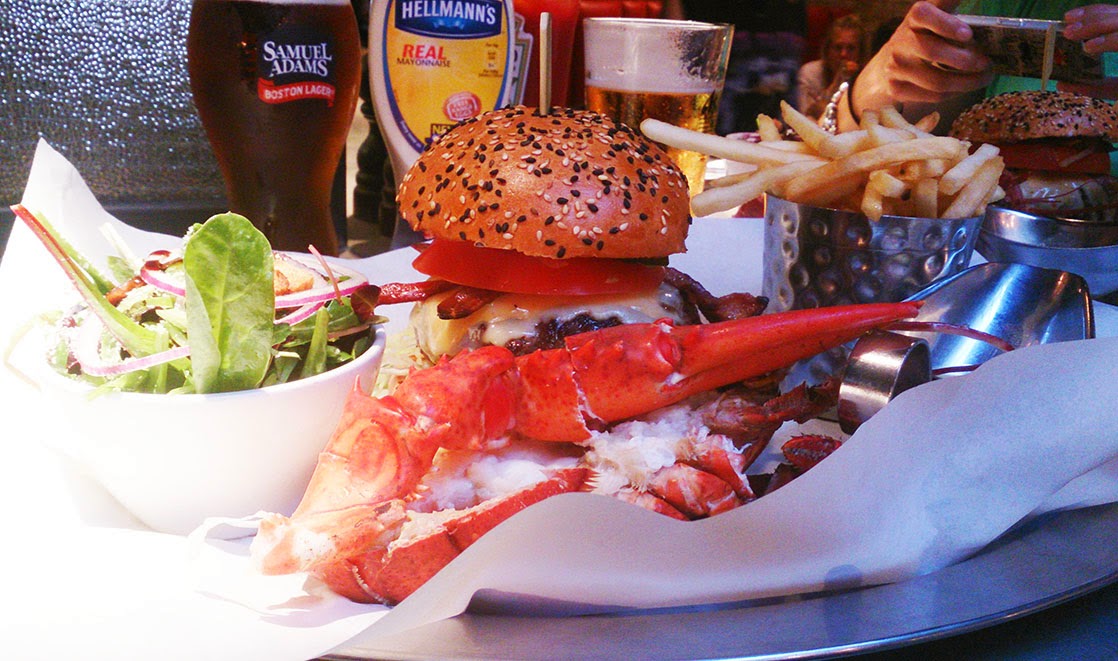 Food and Drinks Noob Burger and Lobster
