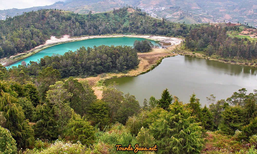 Danau telaga warna terletak di