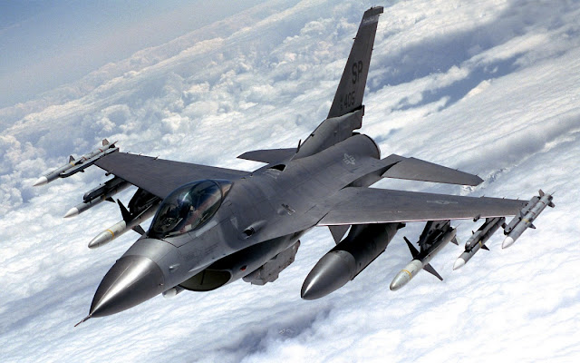 Gambar Pesawat Tempur F-16 Fighting Falcon 01