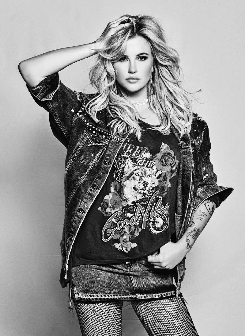 Ireland Baldwin joins the line of smouldering Guess models