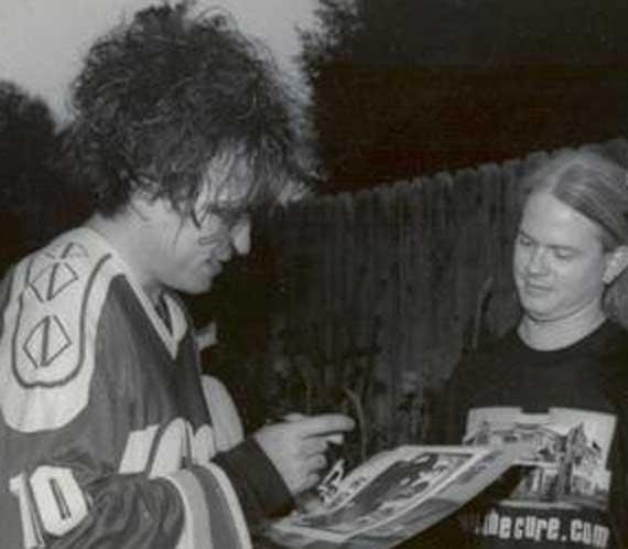 ROCKFILE ONLINE: Happy Birthday ROBERT SMITH (video)